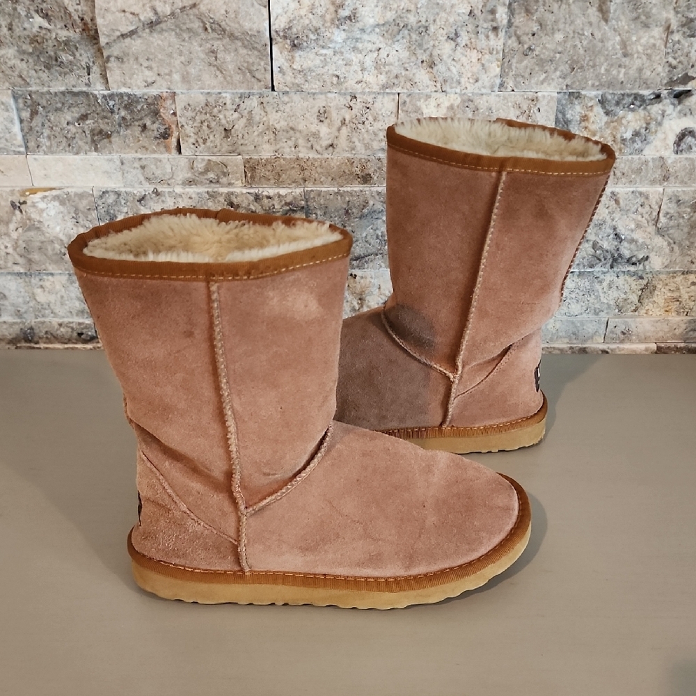 UGG Winter Boots Cozy Tan Shearling-Lined Women's Boots